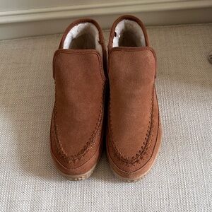 NWT Muk Luks Ladies Size 10 Tan Suede Slip-Ons